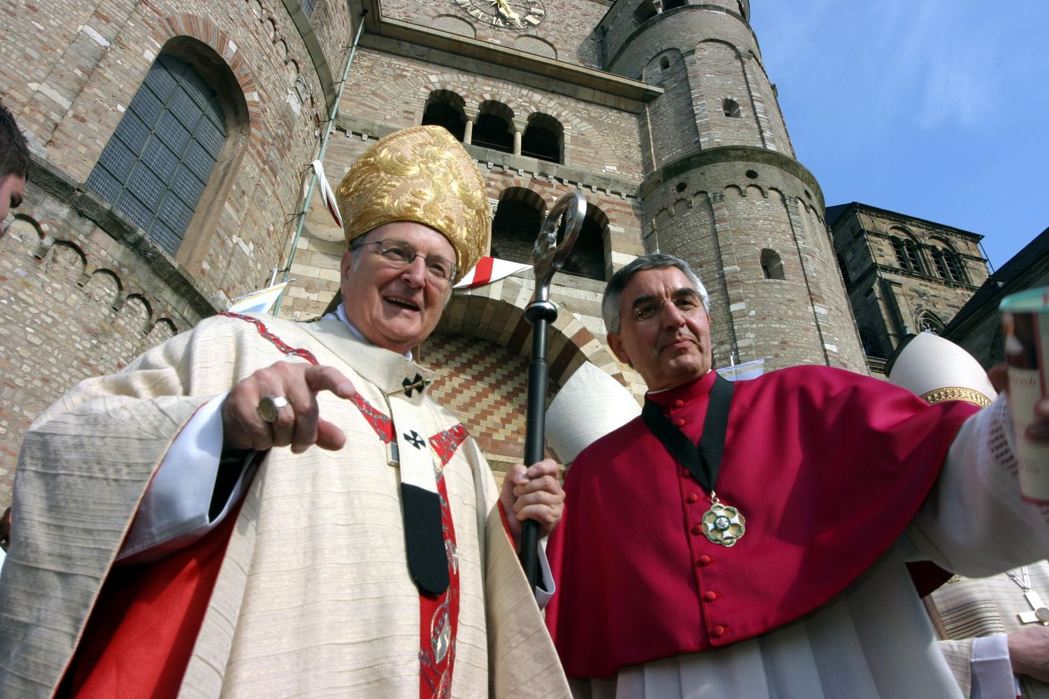 Mit Kardinal Meisner nach der Seligsprechung von Mutter Rosa