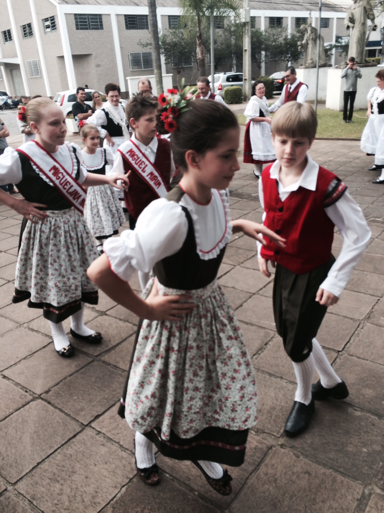 Kinder in deutscher Tracht