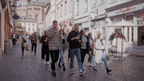 Die Landeshauptstadt Mainz nutzt den Video-Dienst Youtube. Vor einem Klick auf den Play-Button empfängt Youtube keine Daten und setzt keine Cookies. Nähere Informationen über Youtube finden Sie in den Datenschutzinformationen zu unserem Youtube-Kanal: www.mainz.de/datenschutz