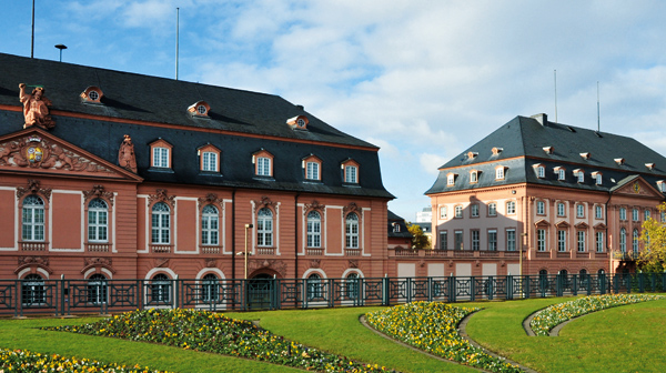 Landesregierung und Landtag