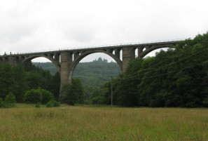 Brücke im Tal der Nister - Foto: AchimRC © https://creativecommons.org/licenses/by-sa/2.0/de/deed.de