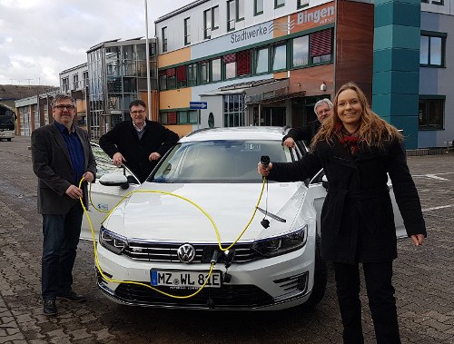 Stadtwerke weihen neues Elektro-Dienstfahrzeug ein