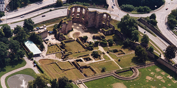 Luftbild der Kaiserthermen, Blick nach Südost