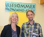 Ministerin Ahnen mit Schauspieler Rainer Rudloff