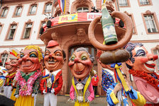 Am 11.11. um 11.11 Uhr erklingt traditionell vom Balkon des Osteiner Hofes ...