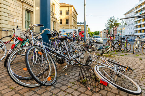 "Fahrradleichen" am Mainzer Hauptbahnhof