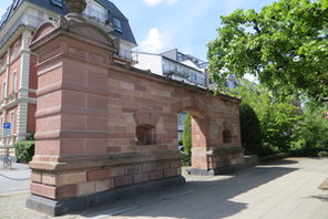 Weintor am Rheinufer © Landeshauptstadt Mainz