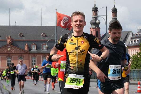 Marathonläufer auf der Theodor-Heuss-Brücke © Landeshauptstadt Mainz