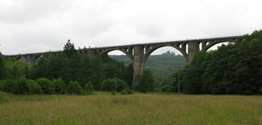 Brücke im Tal der Nister - Foto: AchimRC © https://creativecommons.org/licenses/by-sa/3.0