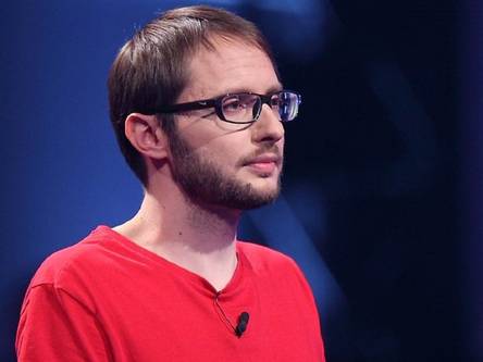 , der im normalen Leben Spanisch und Latein auf Lehramt studiert, überrundet seine Konkurrenten in der Günther-Jauch-Show „500 – Die Quiz-Arena“ mit schierem Wissen, das er in Sekundenschnelle abruft. Foto:  RTL/Frank W. Hempel