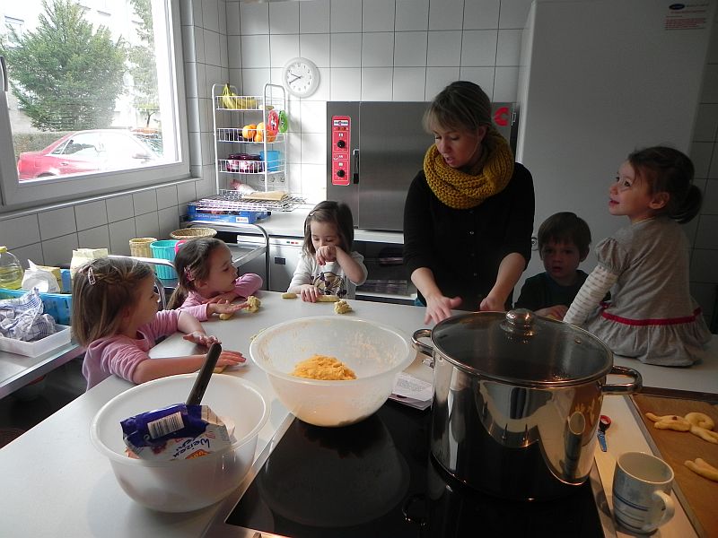 Gemeinsames Backen in der Küche