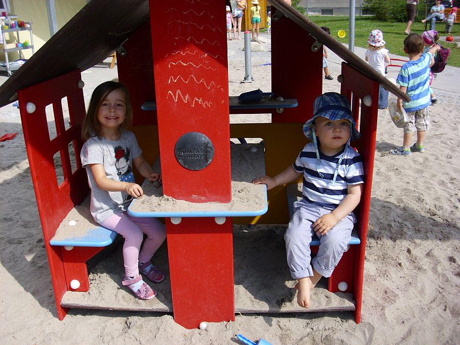 Kinder auf dem Spielplatz