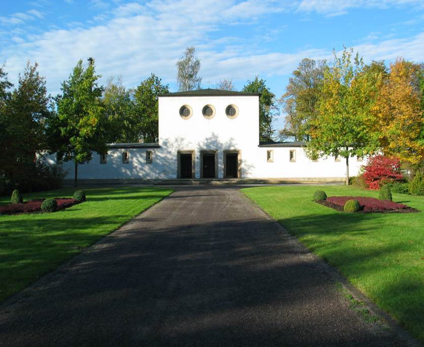 Die Trauerhalle auf dem Speyerer Friedhof, Foto © Stadt Speyer