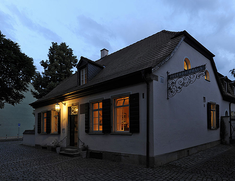 The Feuerbach House in the evening © Klaus Venus