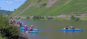 Kanus auf der Mosel bei Ernst