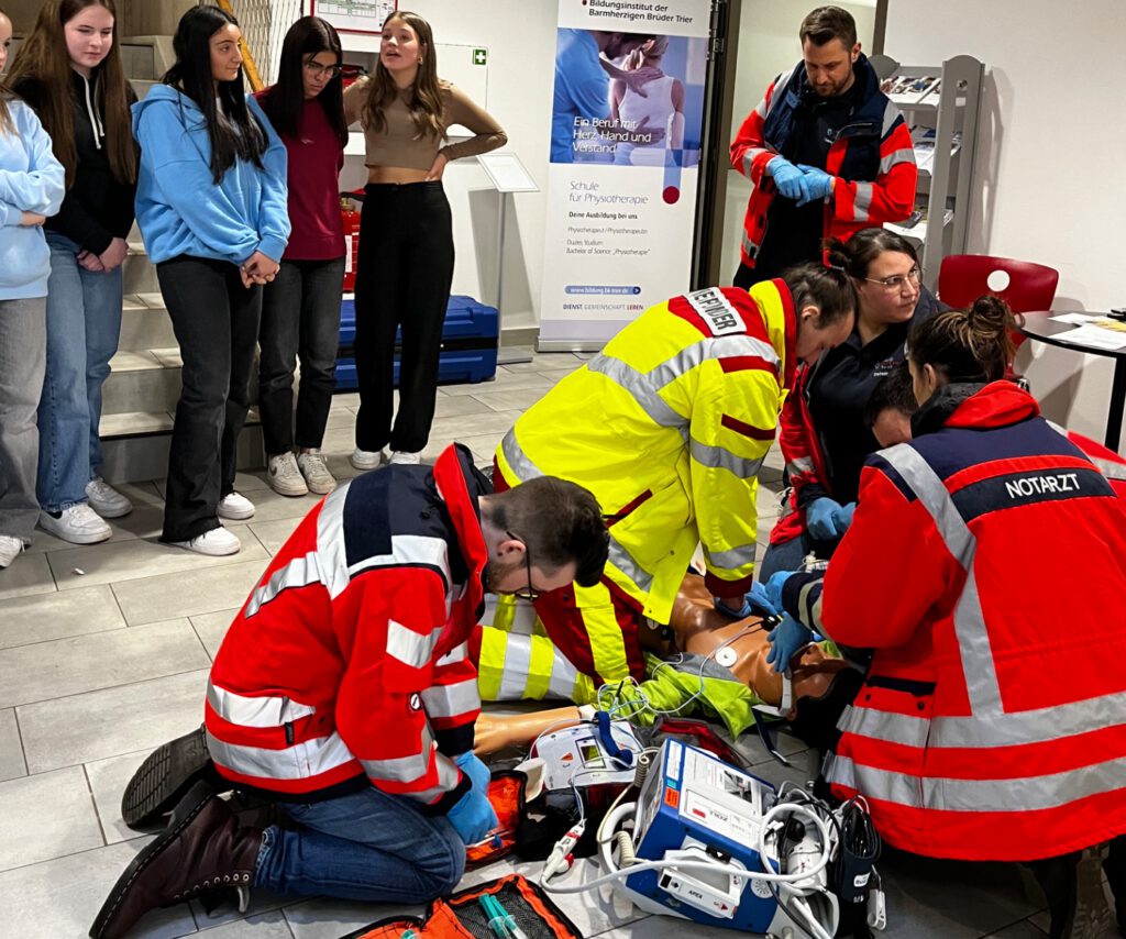 FSG-Schulsanitäter besuchen Brüderkrankenhaus