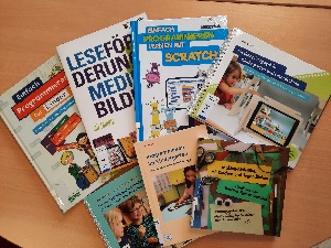 Verschiedene Broschüren und Bücher