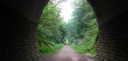 Ostportal des ehemaligen Eisenbahntunnels Oberkirchen - Foto: Gdelhey © https://creativecommons.org/licenses/by-sa/3.0