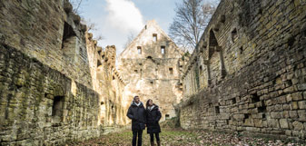 Spaziergang durch die Klosterruine auf dem Disibodenberg - Foto: Dominik Ketz © Rheinland-Pfalz Tourismus GmbH