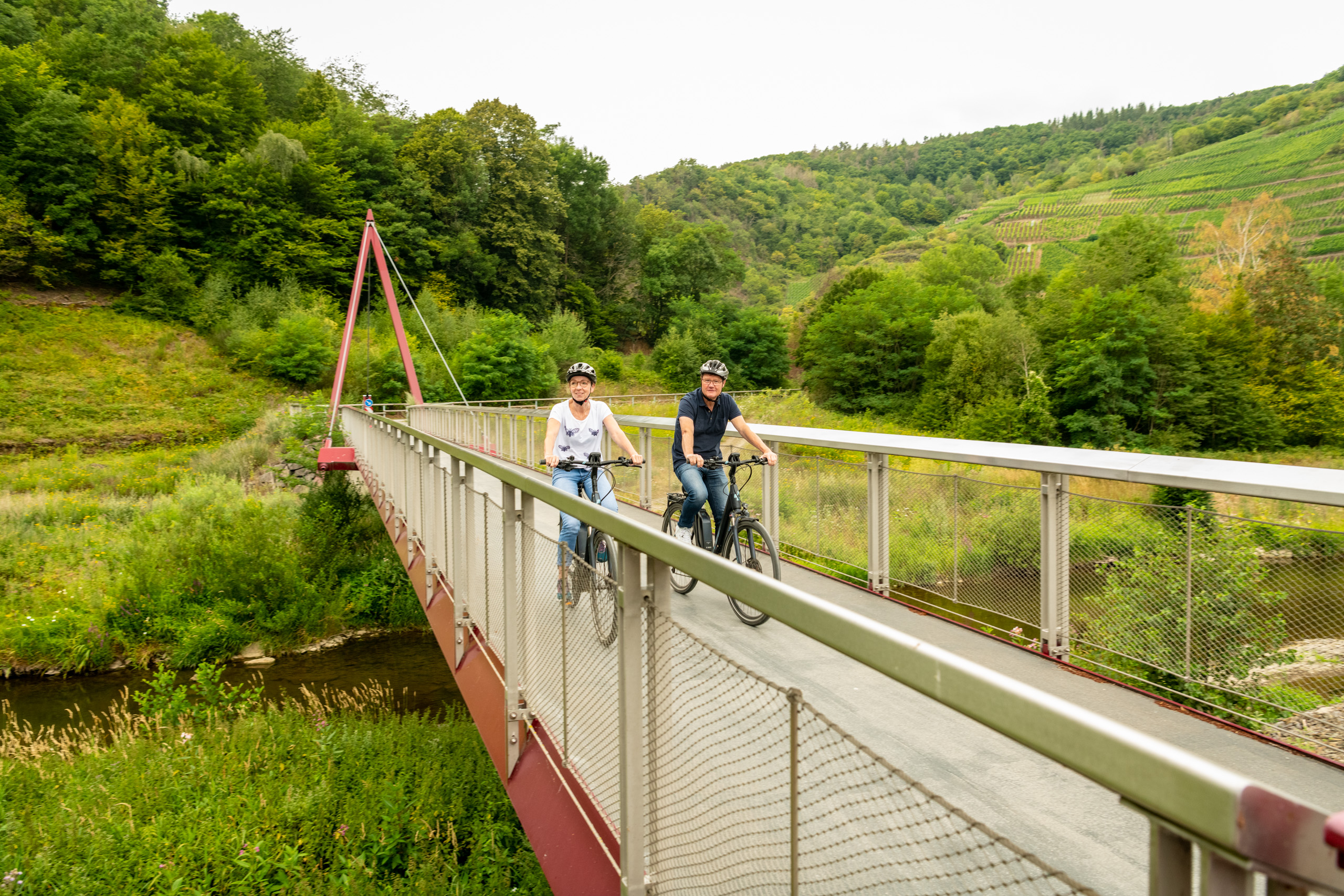 Der Ahr-Radweg verlief über mehrere Brücken über die Ahr