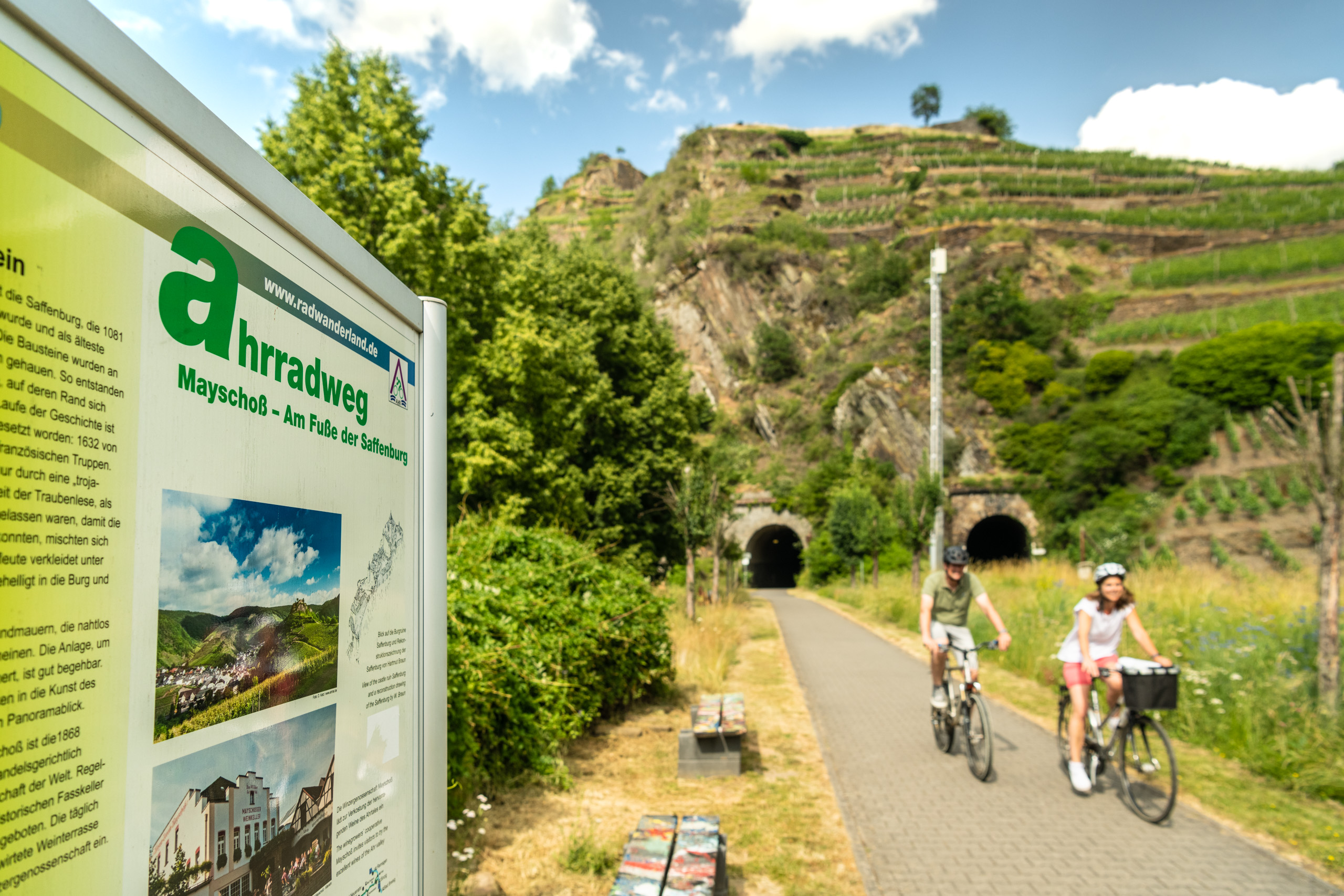 Ahr-Radweg unterhalb der Saffenburg vor der Flut