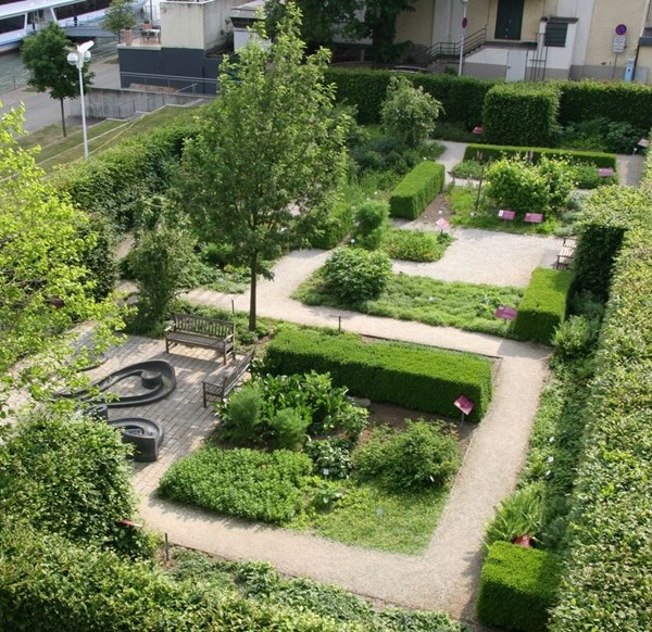 Der Hildegarten beim Museum am Strom