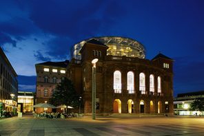 Staatstheater Mainz am Abend © Landeshauptstadt Mainz