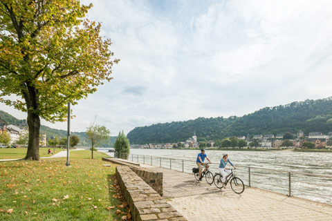 Der Rheinradweg bei St. Goarshausen - Foto: Dominik Ketz © Rheinland-Pfalz Tourismus GmbH