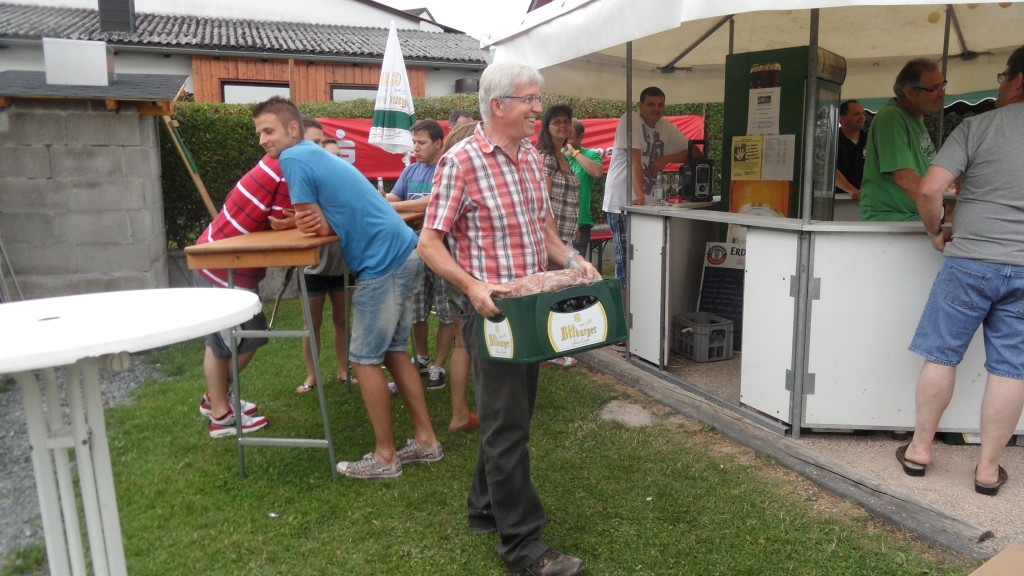 4. Platz Rudi Weber. Rollbraten und Kiste Bier