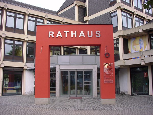 Torbogen vor dem Rathaus