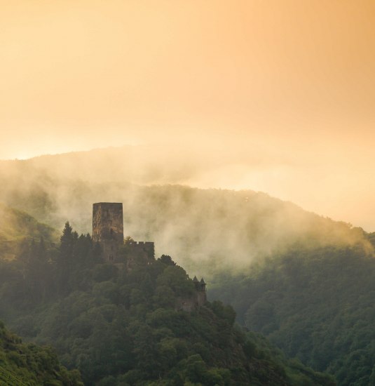 Burg im Morgenlicht | © P!EL