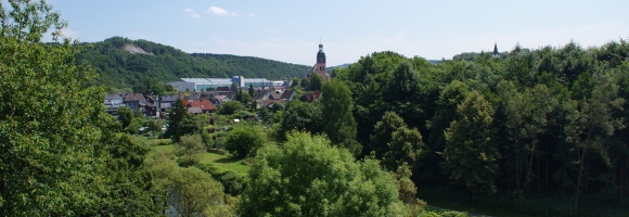 Blick auf die Siegpromenade und die Stadt Wissen