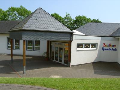 Eingangsbereich der Barbara-Grundschule in Katzwinkel