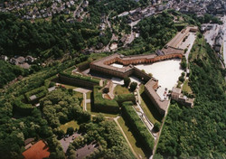 Die Gebirgsnase, auf der sich die Anlage befindet, ist seit grauer Vorzeit besiedelt. Kelten, Germanen, Römer wohnten hier.