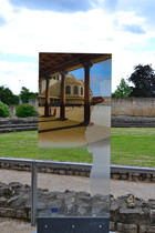 Informationselement auf dem Gelände der Kaiserthermen | Bild: Generaldirektion Kulturelles Erbe  Rheinland-Pfalz, Rheinisches Landesmuseum Trier, Anne Kurtze