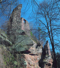 Breitenstein gehört zu den für den Pfälzer Wald typischen Felsenburgen.