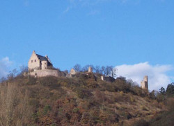 In der Gemeinde Altenbamberg im Kreis Bad Kreuznach liegt die Ruine Altenbaumburg.