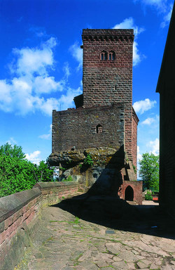 Die heutige Erscheinungsform der Burg lehnt sich indes in ihrer Grundstruktur an den Ausbau in staufischer Zeit an.