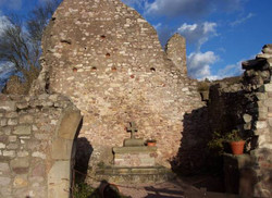 Die gotische Unterburg wurde nach 1385 erbaut. Reste von ihr lassen auf eine ehemalige Kapelle schließen.