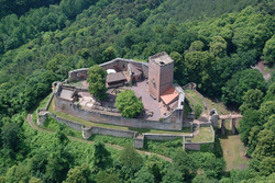 Luftaufnahme der Burg Landeck in der Südpfalz | Bild: GDKE, Czerwinski