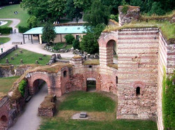 Ende des 3. Jh. n. Chr. der Bau der römischen Badeanlage in Trier begonnen.