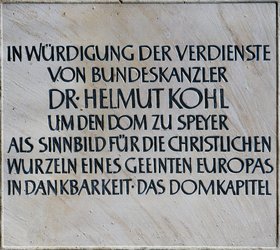 Gedenktafel in der Vorhalle des Doms