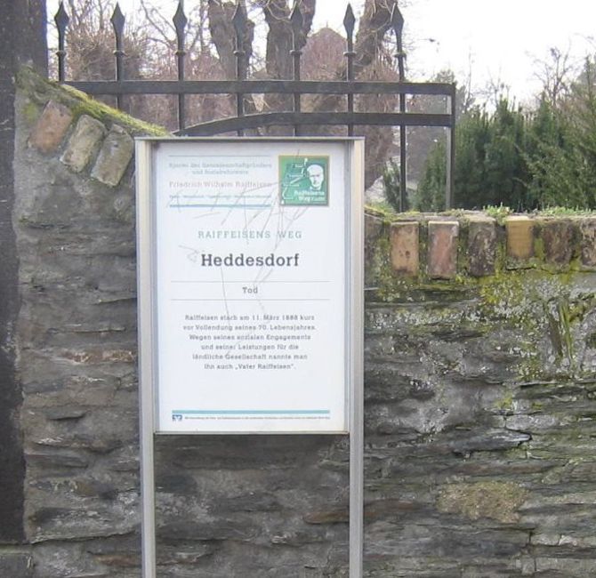 Hinweisschild am Friedhof