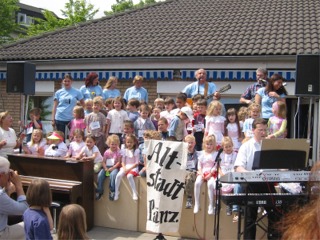 Kita-Kinder singen mit den Altstadt-Pänz