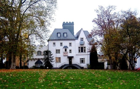 Rheinbreitbach: Die Obere Burg, Foto: Margitta Blinde