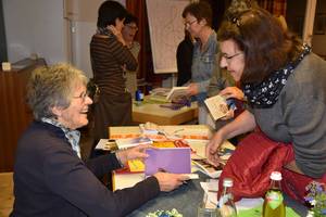 Sr. Lea Ackermann in der Buchhandlung Kindsmüller / Ergoldsbach