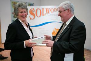 Sr. Dr. Lea Ackermann und Landtagspräsident Joachim Mertes