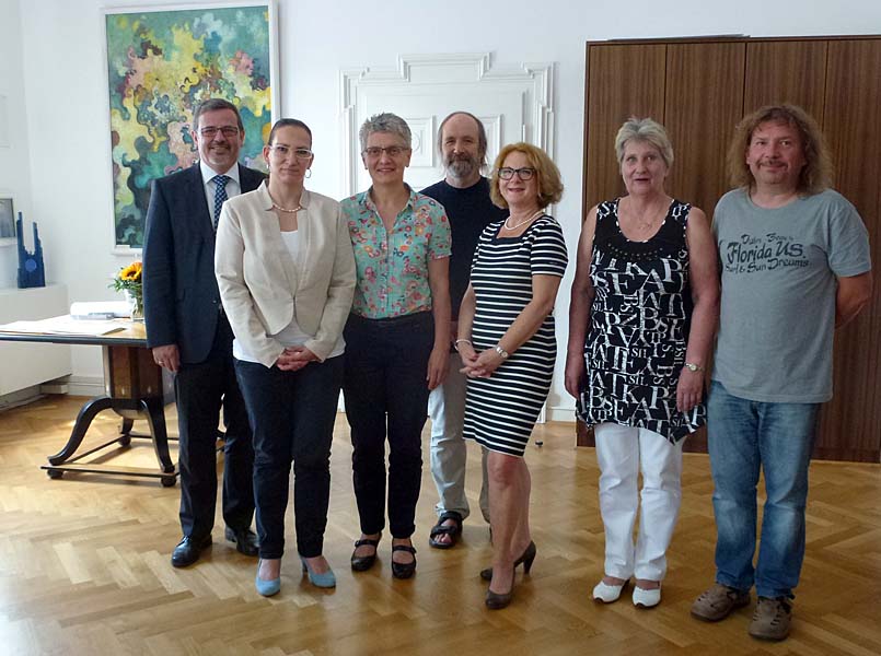 Gruppenbild: OB Eger, Nicole Weber, Ute Brommer, Personalrat Axel Elfert, Silvia Schmitt, Gabriele Szabo, Thomas Holbein, © Stadt Speyer