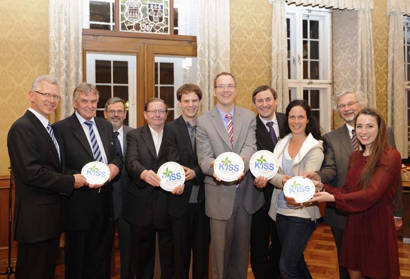 V.l.: Wolfgang Bühring (SWS), Werner Vogelsang (Diakonissen Speyer-Mannheim), Oberbürgermeister Hansjörg Eger, Peter und Christoph Zieger (Zieger Sanitär und Heizung), Klaus Steckmann (Sparkasse Vorderpfalz), Michael Weber (Engel & Völkers), Doris Walch (Hotel Alt Speyer), Hans-Joachim Ritter und Fabienne Mittmann (beide Stadt Speyer). Foto © Klaus Venus