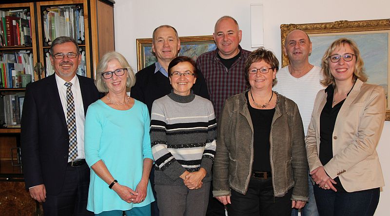 v.li. nach re.,  Reihe1: Christa Conradt, Roswitha Siegmund, Heike Kolbinger, Beigeordnete Stefanie Seiler Reihe 2: OB Hansjörg Eger, Personalratsvorsitzender Martin Flörchinger, Klaus Oechsler (Leiter der Personalabteilung), Helmut Weiler, Foto © Stadt Speyer